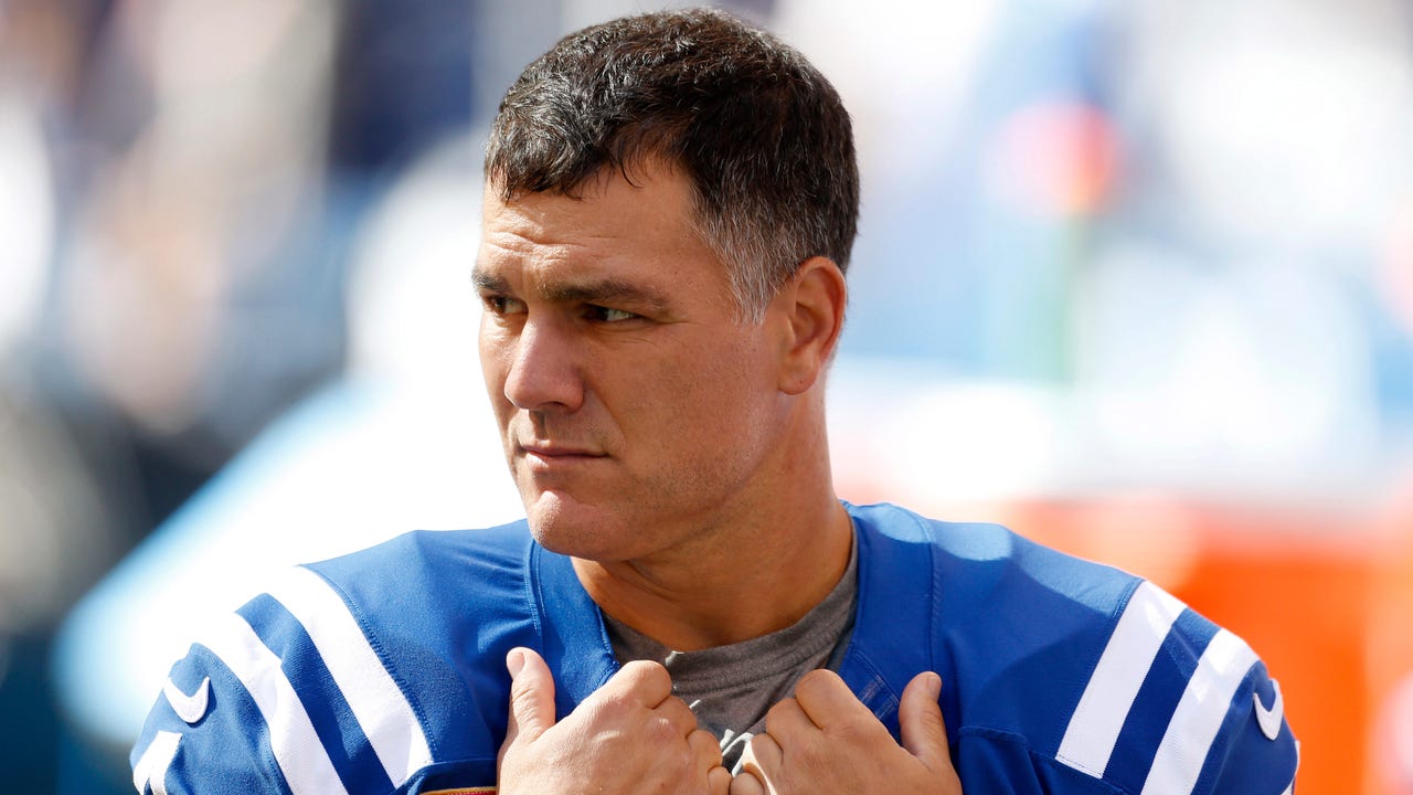 Vinatieri continues coming through in the clutch at age 43